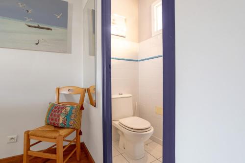 Ένα μπάνιο στο Joli Appartement à Claira