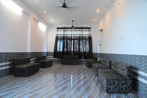 JahāngīrpurにあるHotel O Royal Green Hotelのギャラリーの写真