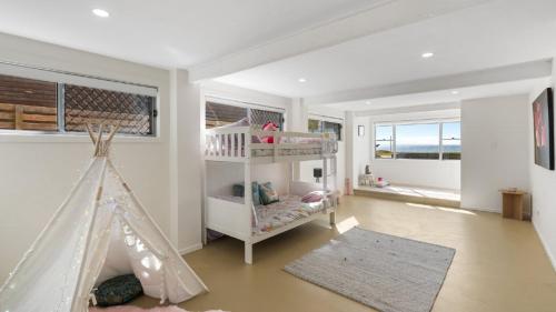 Postel nebo postele na pokoji v ubytování 'tranquil Beachfront Retreat'
