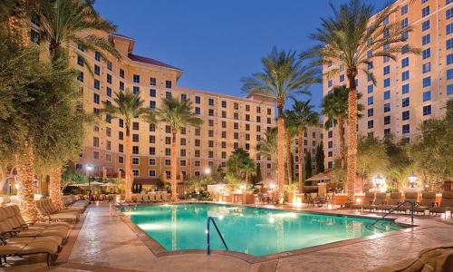 Bazén v ubytování Grand Desert Las Vegas by HelloVacay nebo v jeho okolí
