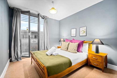 Foto 2-Bedroom Apartment in Heart of the City - China Town - Balcony - Secure Parking Included 48A 2