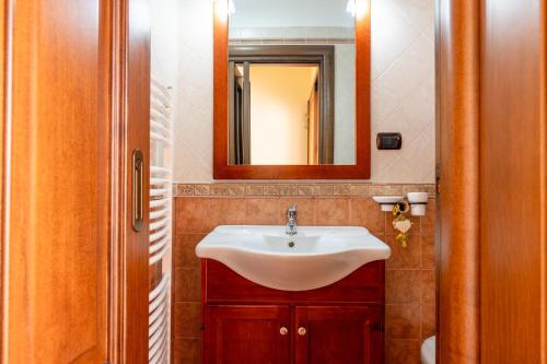 a bathroom with a sink and a mirror at Dimora La Reggia in Mesagne