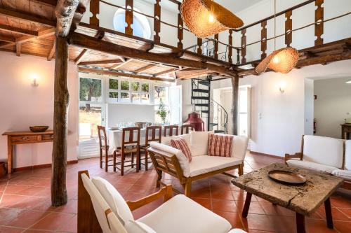 Gallery image of Hortas de Baixo - Rustic Retreat in Esperança