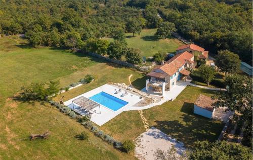 Bazén v ubytování Villa Natura nebo v jeho okolí