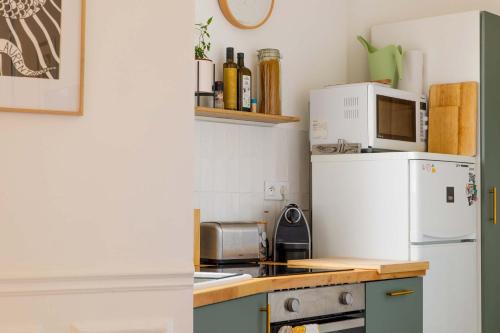 Vibrant 1BD Urban Retreat Canal Saint-Martin