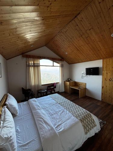 Ένα ή περισσότερα κρεβάτια σε δωμάτιο στο Hilly Horizon BnB Kufri