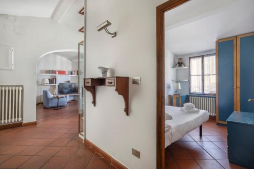 Bright Last-Floor Apartment with Terrace