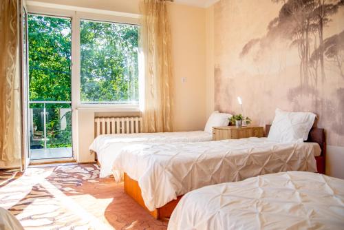 En eller flere senge i et værelse på Kwatery Rydz