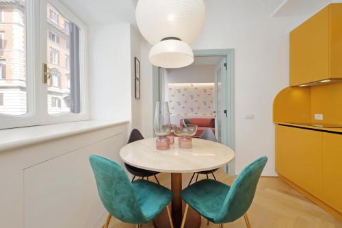 YCH-Colorful and classy apartment near Fori Imperiali