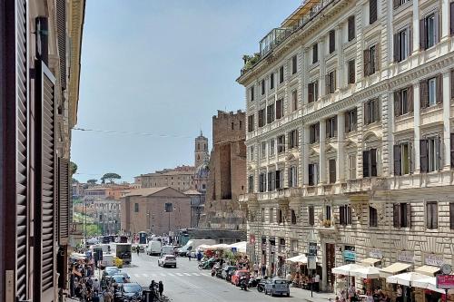 YCH-Colorful and classy apartment near Fori Imperiali