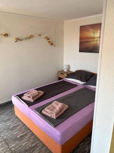 Villa Hanka Umag - 3 verschiedene Whg - 40 qm 3 Pers, 50 qm bis 4 Pers oder 70 qm bis 5 Pers, Balkone, nur 70 m zum Strand, von 3 bis max 5 Personen, WLAN, SAT-TV, Klima, Küche, Parkplätze,ruhig gelegen