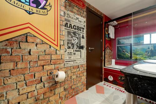 a bathroom with a brick wall and a sink at Hotel Magic Fantasy in Oropesa del Mar