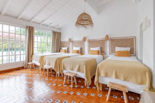 Ένα ή περισσότερα κρεβάτια σε δωμάτιο στο Lx Villa -10m to downtown up to14 ppl,heatable pool and lift