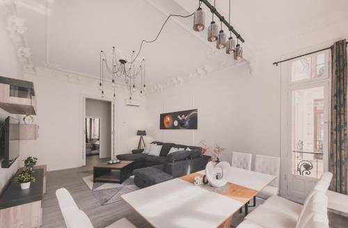 Amplio Piso de 7 habs, 4 baños sobre calle Gran Vía