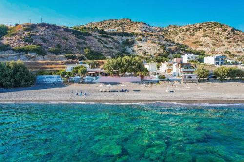 a view of a beach with buildings and the water at Beach Studio Sidonia in Kefalovrísi