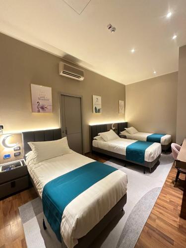 Postel nebo postele na pokoji v ubytování Hotel Royal