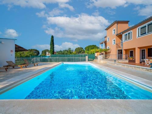 Πισίνα στο ή κοντά στο Holiday Home Ulika by Interhome