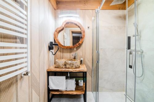 a bathroom with a sink and a shower at Hotel Maria & Spa Pieniny in Szczawnica