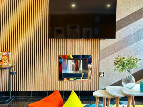a room with a table and some colorful pillows at Charming 3-bedroom House with Garden in Portsmouth, Close Parking, Train Station & Gunwharf in Portsmouth