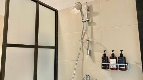 Ванная комната в Rooftop Suites Pusat Kota Pontianak
