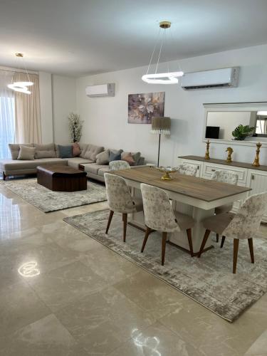 Up Town Luxury Apartment