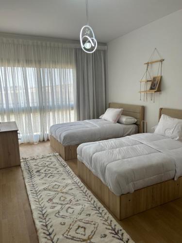Postel nebo postele na pokoji v ubytování Up Town Luxury Apartment