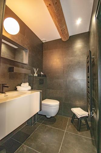 Photo de la galerie de l'établissement Le Baudelaire - magnifique appartement au cœur du centre historique, à Aix-en-Provence