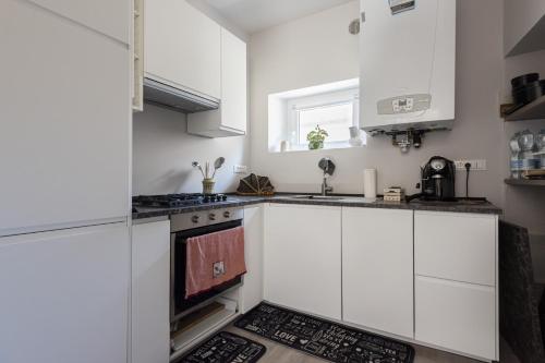 Una cocina o zona de cocina en Nuvole e Rondini