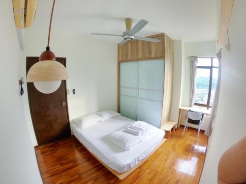 Ένα ή περισσότερα κρεβάτια σε δωμάτιο στο Spacious 4BR condo near KLCC - Travel with MRT