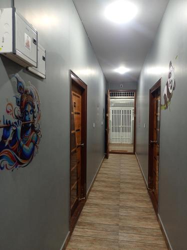an empty hallway with a hallwayngth at Jai Anjaneya Guesthouse in Devanahalli-Bangalore