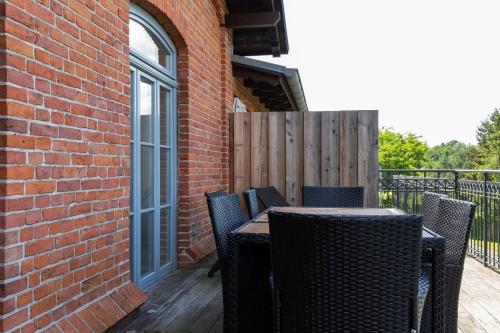 a patio with a table and chairs on a brick building at Ferienhaus Annabelle in Crivitz
