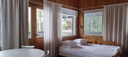 เตียงในห้องที่ Miiluranta Villas