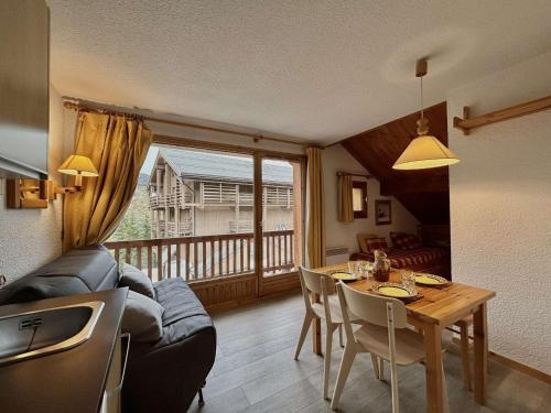 Appartement Montagne 4 pers à Méribel, Proche Pistes et Commerces, Animaux Acceptés - FR-1-180-99