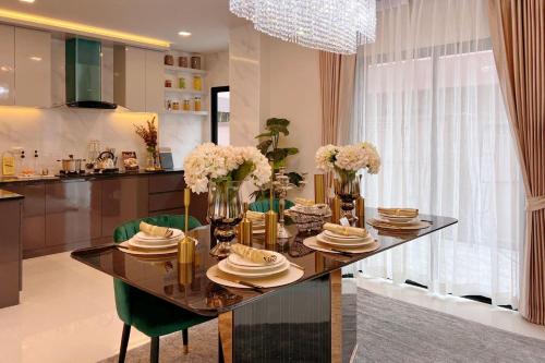 Ảnh trong thư viện ảnh của 云韵CloudYu现代轻奢独栋泳池别墅 酒店的配置 有早餐 ở Ban Huai Yai