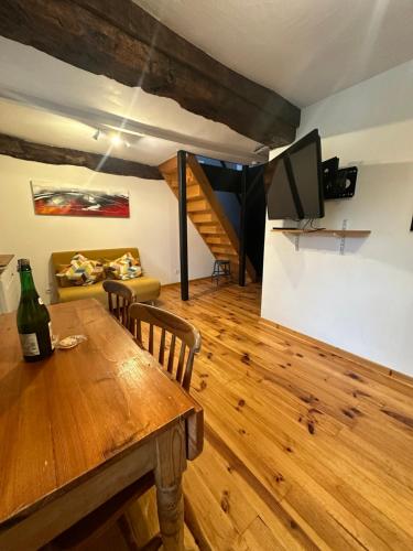 Cottage including secret garden