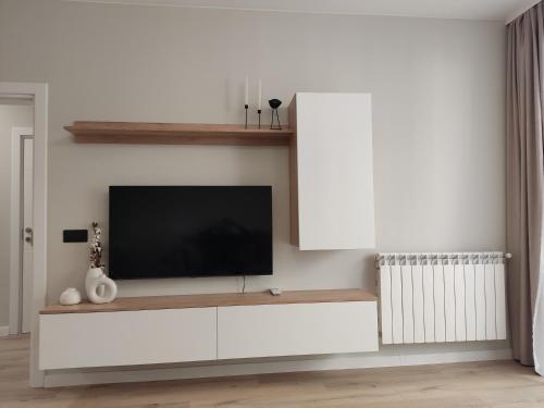TV o dispositivi per l'intrattenimento presso Апартамент за настаняване ВИКИ
