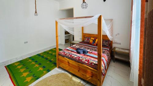 Ένα ή περισσότερα κρεβάτια σε δωμάτιο στο Happy House Nungwi