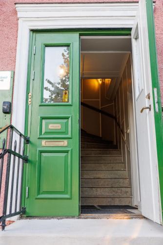 Η πρόσοψη ή η είσοδος του Adelsgatan Apartments Visby innerstad