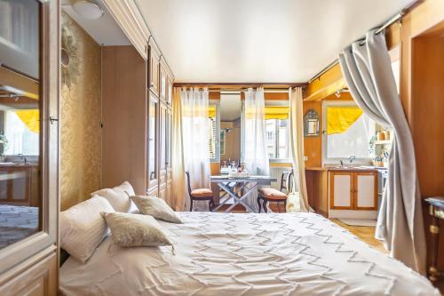 Arc de triomphe studio charme authentique