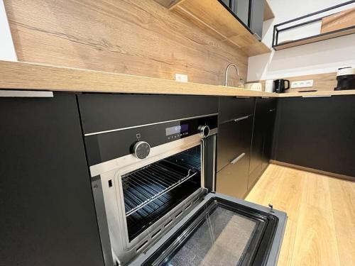 La cuisine est équipée d'un four. dans l'établissement Emeraude vue mer MALO LES BAINS, à Dunkerque