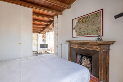 Pantheon Apartment with Terrace