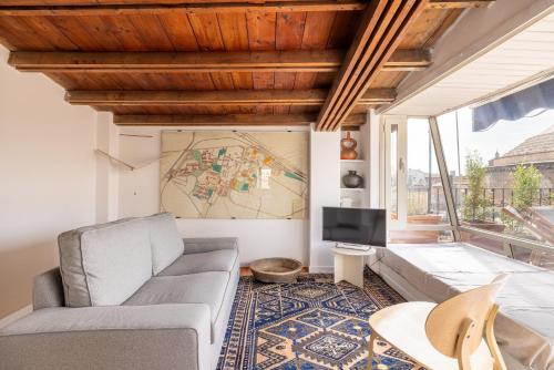 Pantheon Apartment with Terrace