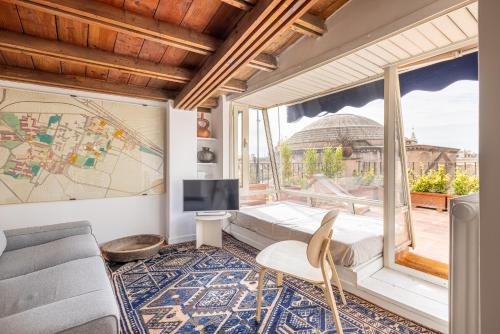 Pantheon Apartment with Terrace