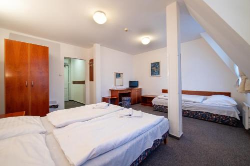 Postel nebo postele na pokoji v ubytování Hotel Armales