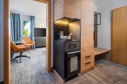 a room with a kitchen with a stove at Best Western Plus Hotel Fellbach-Stuttgart in Fellbach