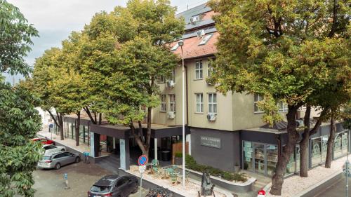 an overhead view of a building with cars parked on the street at Hotel Unicornis in Eger