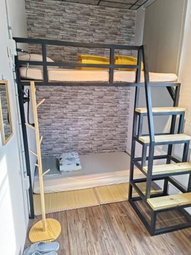 Palanda nebo palandy na pokoji v ubytování North Coast Homestay