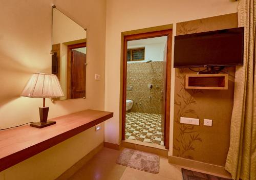 Koupelna v ubytování Ushasree Wayanad Heritage Premium Pool Resort by VOYE HOMES