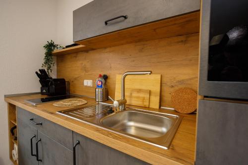 Η κουζίνα ή μικρή κουζίνα στο FullHouse - Eisenach - K70 Apartments - Washing Machine - SmartTV