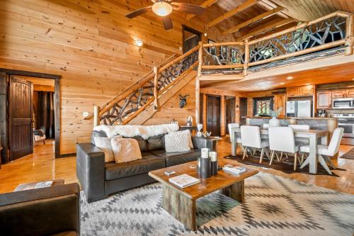 ブルーリッジにある30 percent off thru July 5 Insane Views Hot Tub Game Roomのギャラリーの写真